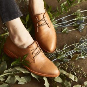 Nisolo James Oxford Loafers in Almond